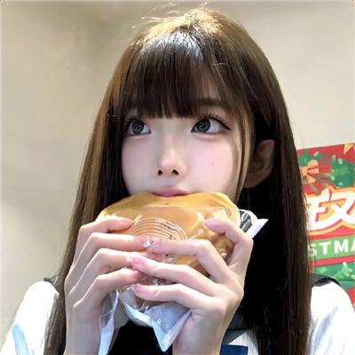 他从火光中走来